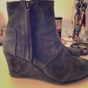 Toms wedges size 9